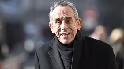Jurnalistul și producătorul francez Thierry Ardisson a murit la 76 de ani. Era cunoscut ca „omul în negru” al televiziunii franceze