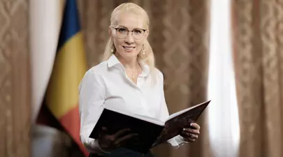 Cine este deputata AUR care a citit în Parlament moțiunea despre greutățile românilor. Ramona Ioana Bruynseels are 15 case și o avere uriașă
