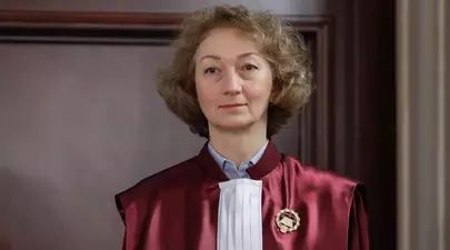 Simina Tănăsescu, prima femeie din istorie care va conduce CCR. A fost decorată cu „Legiunea de onoare” de președintele francez