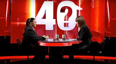 Val de critici la adresa lui Denise Rifai după ce a întrebat-o pe Betty Salam ceva foarte personal: „În locul ei, mă ridicam și plecam din emisiune. Mizerabil!”