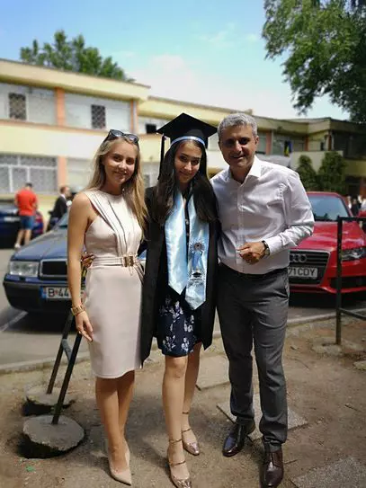 robert-turcescu-fiica-sa-absolventa-ioana-turcescu-superba-sexy-bal-de-absolvire-3