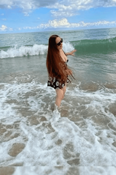 maria-dragomiroiu-in-costum-de-baie-la-66-de-ani-zma-bucur-de-soare-de-sanatate_4