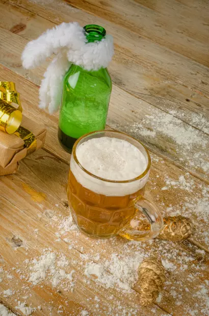 Cina de Anul Nou? Savurăm o bere alături de prieteni.