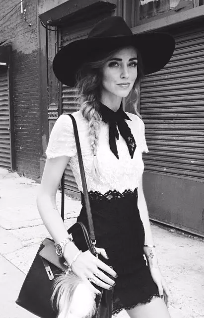 Chiara Ferragni poarta tinuta Valentino