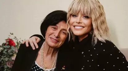 Cum arată mama Loredanei Groza la 80 ani. Artista a dus-o într-o vacanță exotică