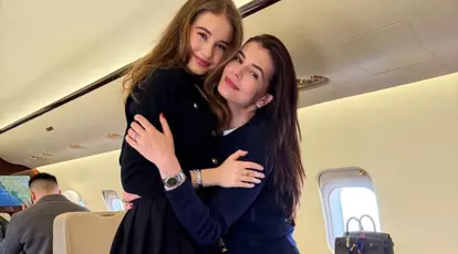 Monica Gabor și fiica sa, Irina Columbeanu, „test” culinar cu savarine și amandine românești în New York. Cât au plătit pentru o prăjitură