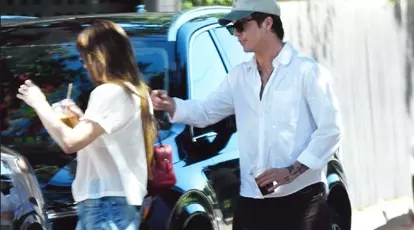 Dakota Johnson și Role Model nu se mai ascund. Artistul a confirmat relația