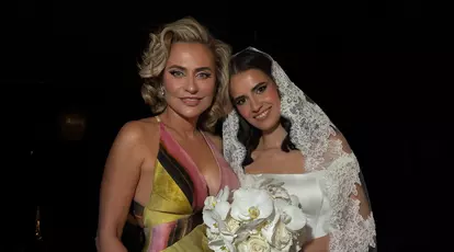 Imagini rare de la nunta Sarei, fiica Adinei Buzatu. Andra și Cătălin Măruță au fost prezenți la eveniment