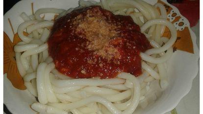 Spaghete cu sos rosu