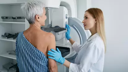 De la primele simptome la tratament: drumul pacientei cu afecțiuni mamare