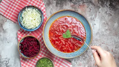 Rețeta simplă de supă de sfeclă roșie