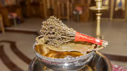 Izvorul Tămăduirii - tradiţii şi superstiţii. Ce este de fapt „apa vindecătoare”?