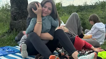 Imagini emoționante de la mare cu Adela Popescu și băiatul ei cel mijlociu. Gestul neșteptat făcut de vedetă pentru Andrei