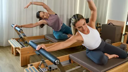 Cum să îți îmbunătățești postura prin exerciții simple de la sală