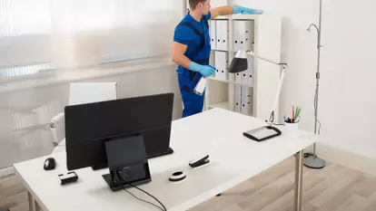 Curățenia la locul de muncă: Ghid complet pentru o igienă riguroasă și un mediu de lucru productiv