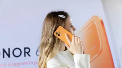 Studiu HONOR: 1 din 3 români ratează momente importante din cauza telefonului și 8 din 10 români au avut cel puțin un accident cu telefonul în ultimii doi ani 