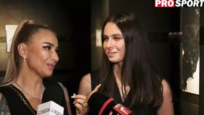 Fiica cea mare a Anamariei Prodan, în costum de baie pe un iaht. Rebecca se află în vacanță cu iubitul ei