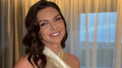 Cum a apărut Simona Halep la petrecerea de după retragerea din tenis. Cât a costat rochia aurie cu care a atras toate privirile