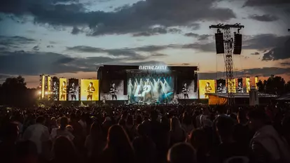 Ziua campionilor la Electric Castle 2026 - The Cure pe scena principală și fotbal la miezul nopții
