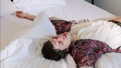 Trucul ciudat care te ajută garantat să dormi neîntors pe caniculă