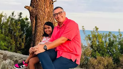 Imagine rară cu Victor Ponta și Maria, fiica adoptată de el și Daciana Sârbu. Unde au apărut cei doi. „Primul turneu”