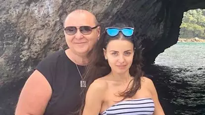 Imagini cu Nick Rădoi și fiul Mădălinei Apostol, în aeroport. Familia se pregătește de înmormântare. „Prima oară a fost la o clinică”