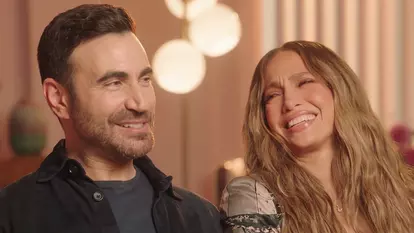 Jennifer Lopez și Brett Goldstein, cel mai nou cuplu din showbiz? El este cu 11 ani mai tânăr