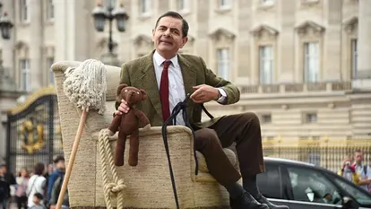 Rowan Atkinson, celebrul Mr. Bean, are o fiică superbă. De ce a renunțat Lily Sastry la numele tatălui ei
