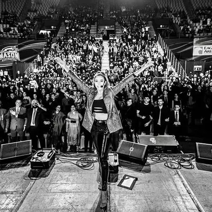 Iulia-Vantur-concerte-America-13