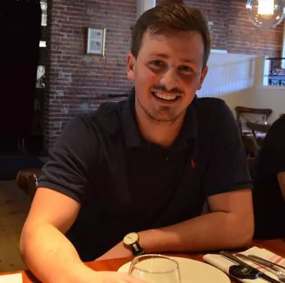 florin-revesz-chefi-la-cutite-1