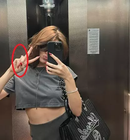 Cum arată inelul pe care Lidia Buble l-a primit de la Horațiu Nicolau. S-a pozat, din nou, cu bijuteria pe deget