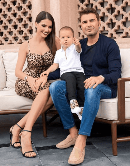 sandra-mutu-o-sotie-discreta-si-o-mamica-dedicata-cum-s-a-transformat-vedeta-de-cand-are-un-fiu_3