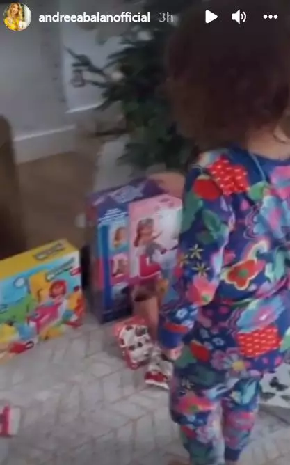 Ce-cadouri-au-primit-copiii-vedetelor-de-Mos-Nicolae-1-1