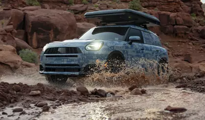 Versiune MINI Countryman încă nelansată oficial, dată pe mâna fetelor în competiția off-road Rebelle Rally 2026