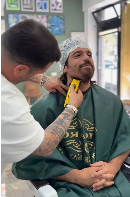 can-yaman-schimbare-radicala-look-barba-rasa (3)