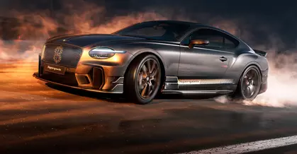 Unde rămăsesem? A, la sport, categoria grea. Bentley Supersports are maniera sa unică de a aborda tema sportului