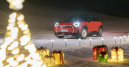 Propuneri haioase de cadouri alături de MINI Aceman. Dacă investiți în așa ceva, n-ar fi o idee rea să păstrați mașina!