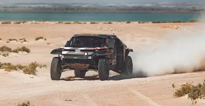 Echipa învingătoare în rally-raidul Dakar poartă o marcă românească: Dacia Sandriders!