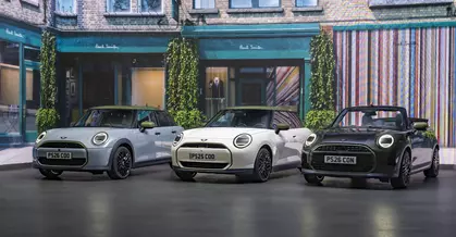 Stilat cu semnătură: MINI Paul Smith Edition explorează ideea „Classic with a Twist” într-o manieră degajată