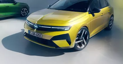 Stilul minimalist-avansat rămâne, dar noile detalii ale faceliftului seriei Opel Astra ridică rafinamentul și confortul în ansamblu