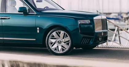 Amprentă stilistică exclusivă de inspirație marină pentru Rolls-Royce Cullinan Yachting – sub comandă privată, desigur!