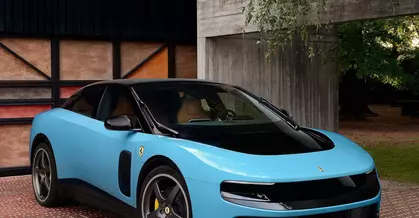 Divergent de la tradiții, Ferrari Luce are patru uși și propulsie electrică