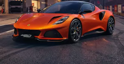 Manieră proprie de a spune „să nu divagăm de la temă”: Lotus Emira 420 Sport, pentru cine ar tinde să uite ce sunt mașinile sport
