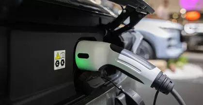 e-DRIVE 2026: până la 30.000 de euro pentru un autoturism electric și finanțări de până la 300.000 de euro pentru IMM-uri