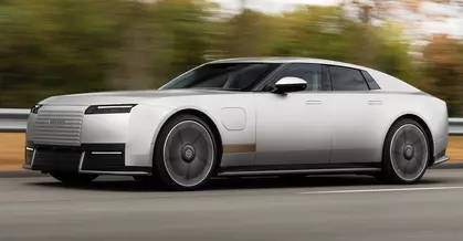 Marca britanică a prezentat coupe-ul cu patru portiere Jaguar Type 01, aceasta fiind forma finală a mașinii