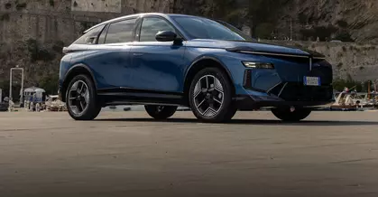 Te aștepți de la un producător premium să ofere mașini măricele. Lancia Gamma rezolvă situația respectivă pentru marca sa