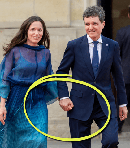 Detaliul observat de prea puțini oameni. Toate privirile au fost la rochie, dar iată ce poartă Mirabela Grădinaru pe deget... Nicușor Dan a încercat să acopere secretul