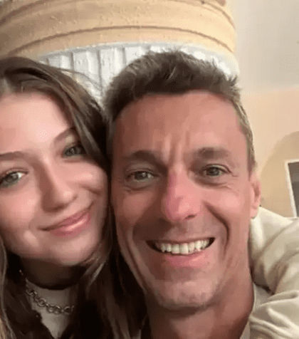 Nepoata lui Mircea Badea, superbă la absolvire! Rontzi, fotografii cu toată familia și un anunț mare din partea bunicii Mariana Badea