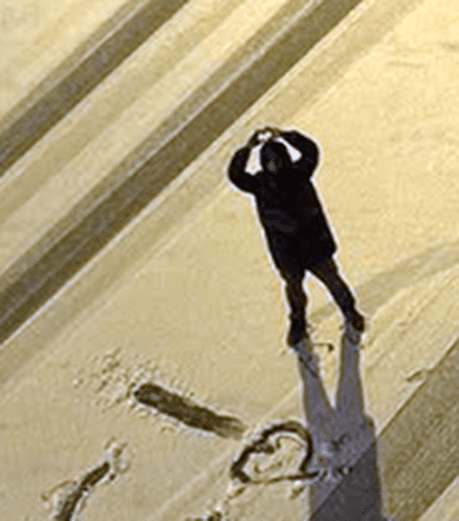 Bîrligea a ieșit aseară în fața locuinței și a scris două cuvinte mari pe zăpada de pe stradă