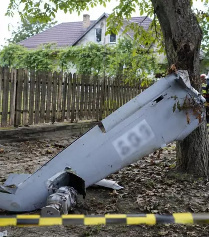Autoritățile, ÎN ALERTĂ! SRI și MApN au intervenit de urgenţă după ce O DRONĂ S-A PRĂBUȘIT în satul Ciușlea. Locuitorii din zonă AU FOST EVACUAȚI, iar declaraţiile martorilor sunt tulburătoare: "S-a auzit un vuiet puternic, urmat de o bubuitură și..."